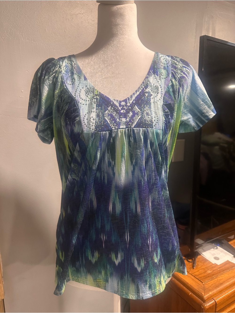 ONE WORLD Blue and Green Printed V-Neck Flutter Sleeve Blouse